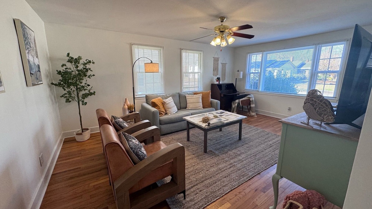 Photo of Livingroom in Midtown