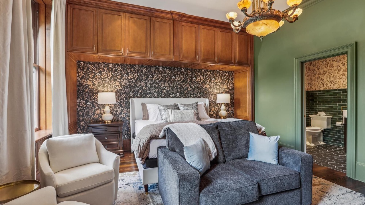 Photo of Bedroom in Historic District - North