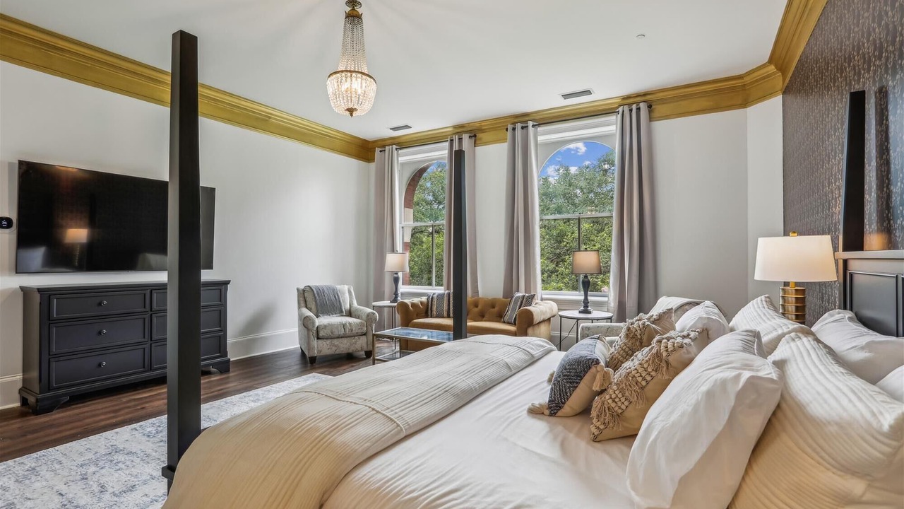 Photo of Bedroom in Historic District - North