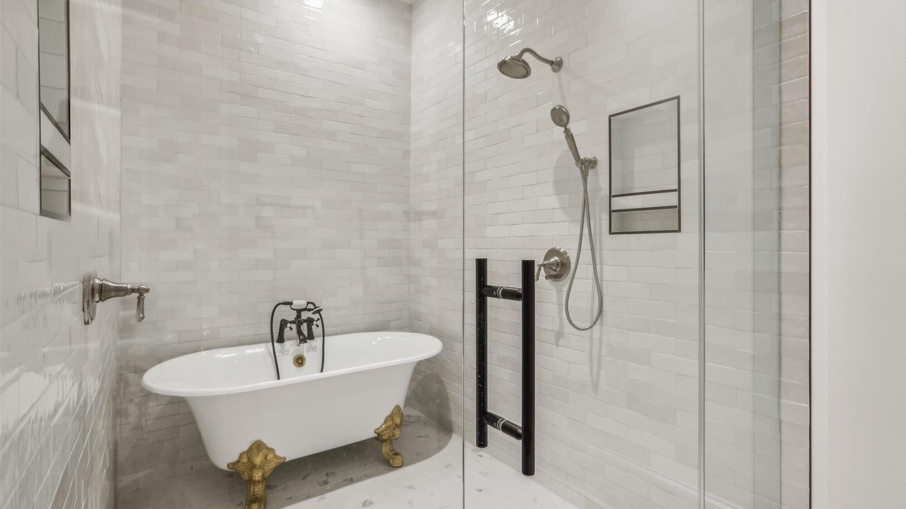 Photo of Bedroom in Historic District - North