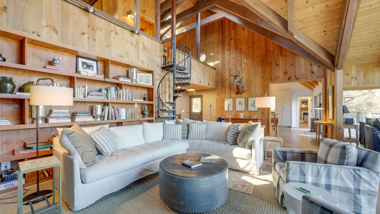 Photo of Livingroom in Cashiers