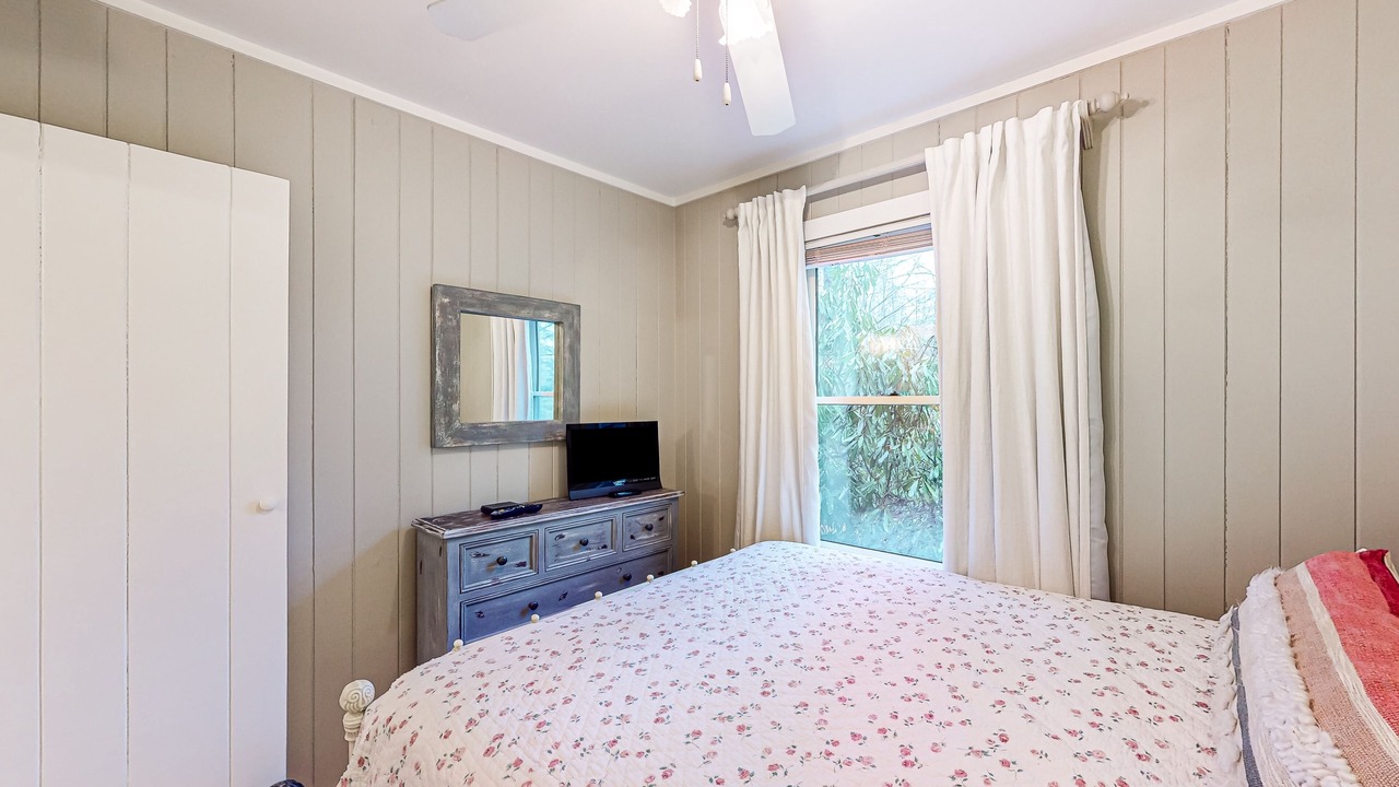 Photo of Bedroom in Mirror Lake