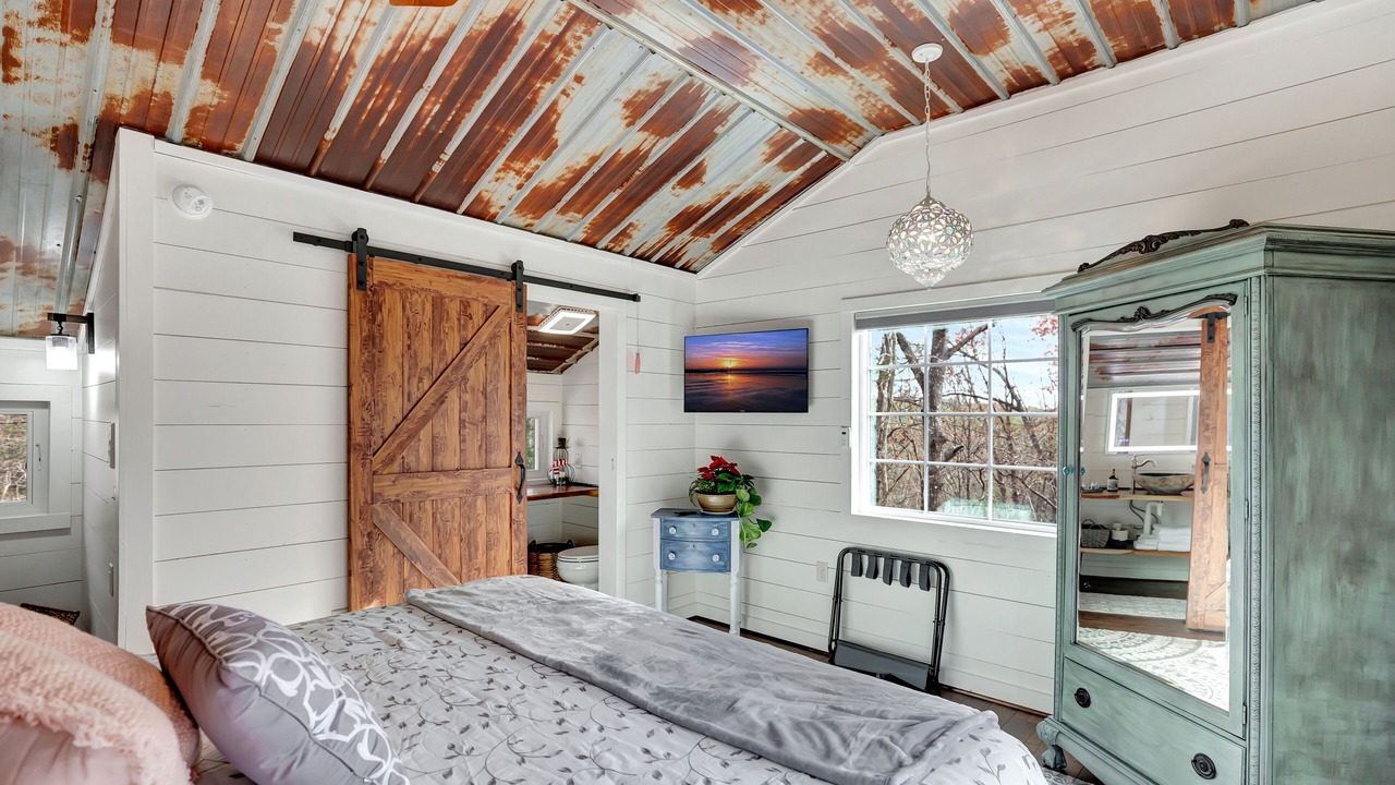 Photo of Bedroom in Salem