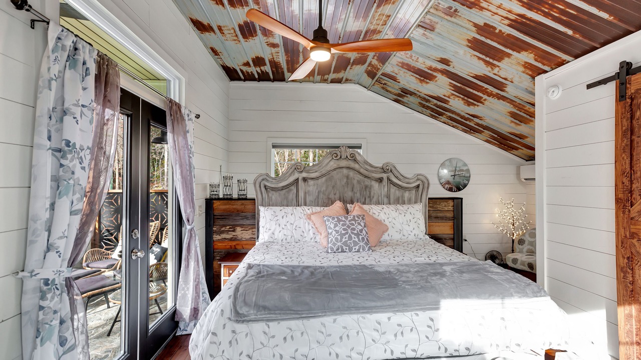 Photo of Bedroom in Salem