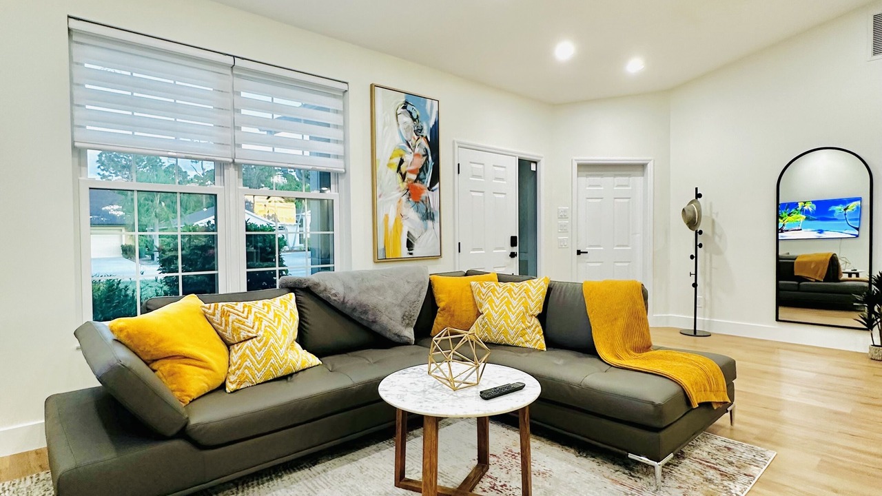 Photo of Livingroom in Crown Pointe