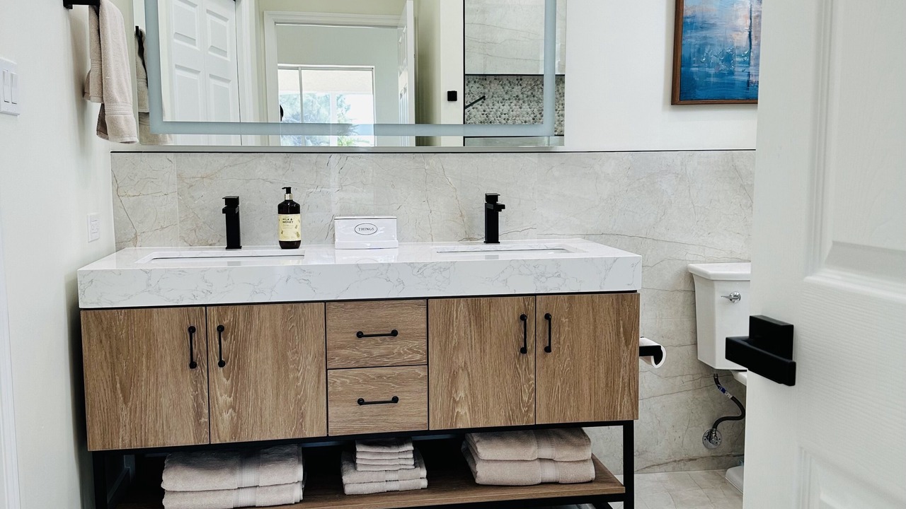 Photo of Bathroom in Crown Pointe
