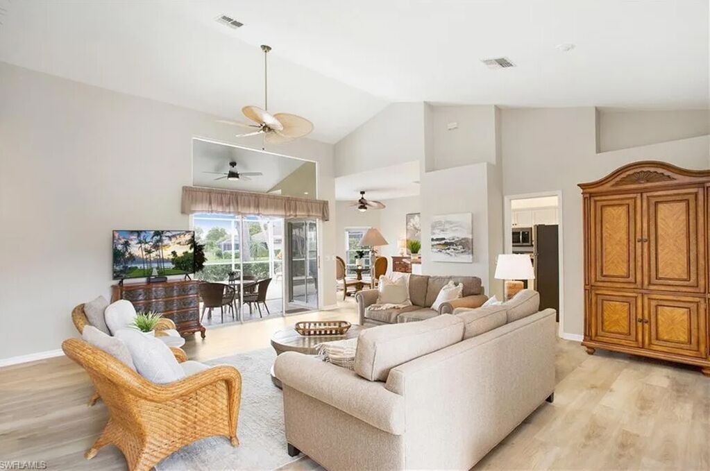 Photo of Livingroom in Falcons Glen