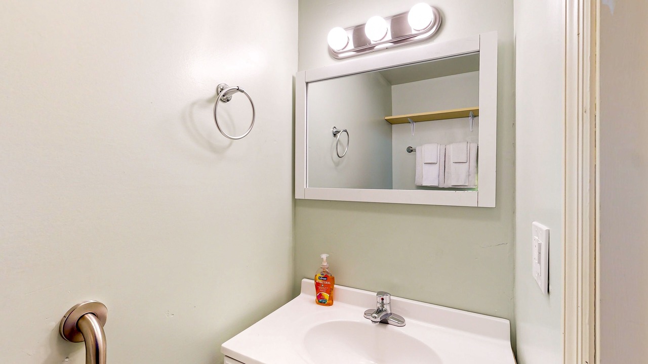 Photo of Bathroom in Garden City