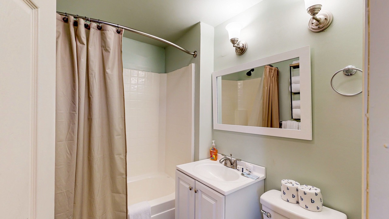 Photo of Bathroom in Garden City