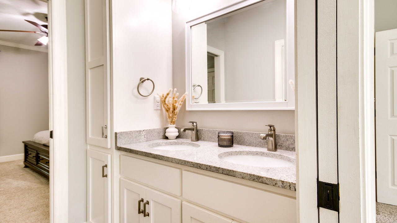 Photo of Bathroom in Peach Orchard
