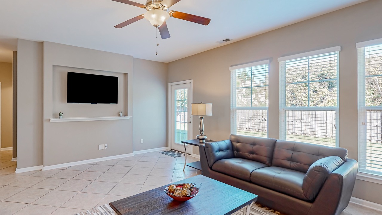 Photo of Livingroom in Port Wentworth