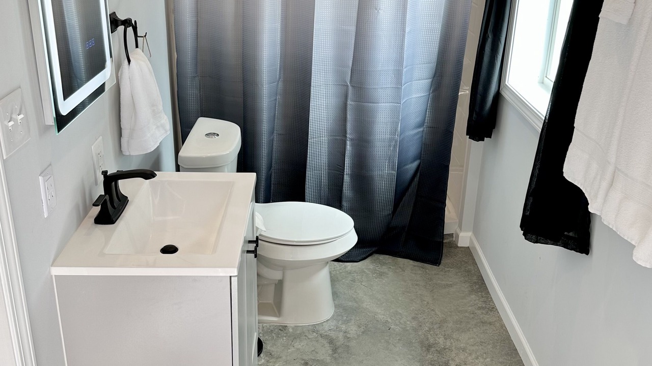 Photo of Bathroom in Winder