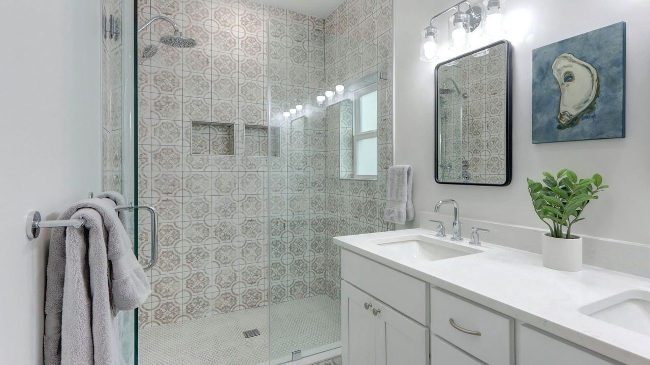 Photo of Bathroom in Thunderbolt