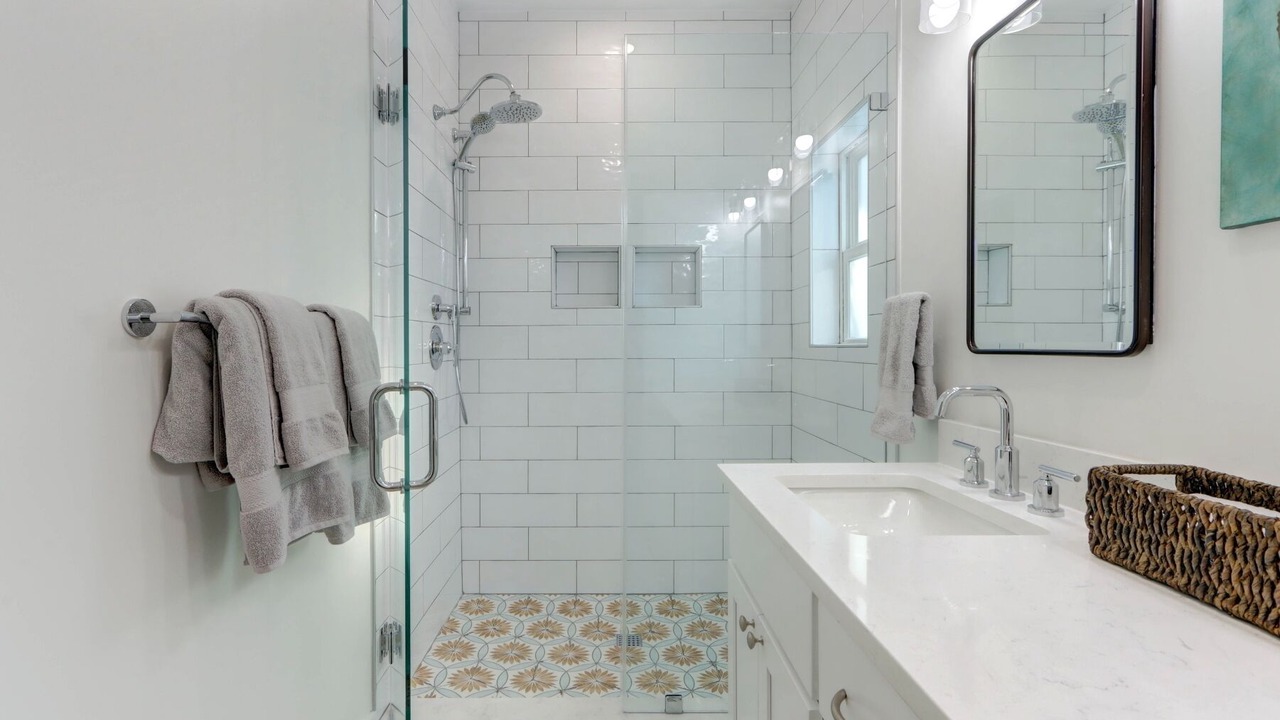 Photo of Bathroom in Thunderbolt