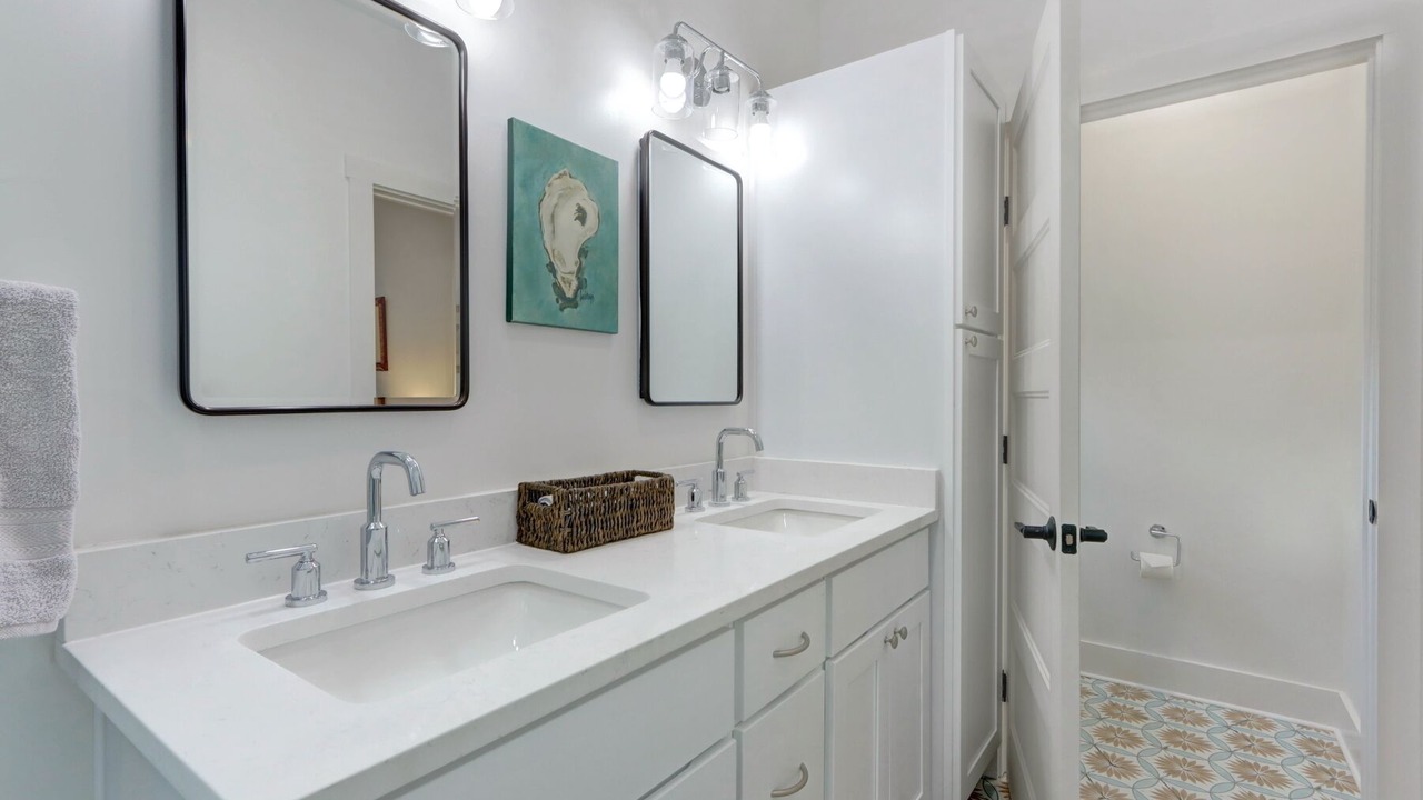 Photo of Bathroom in Thunderbolt