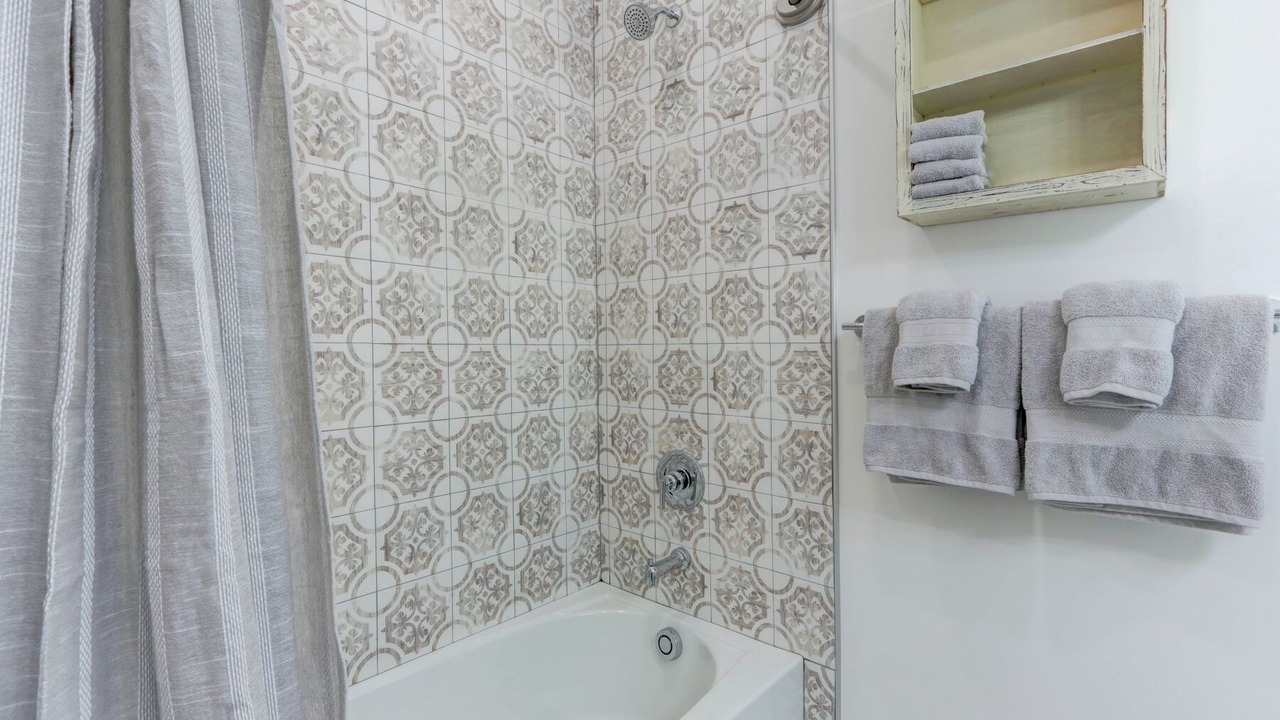 Photo of Bathroom in Thunderbolt
