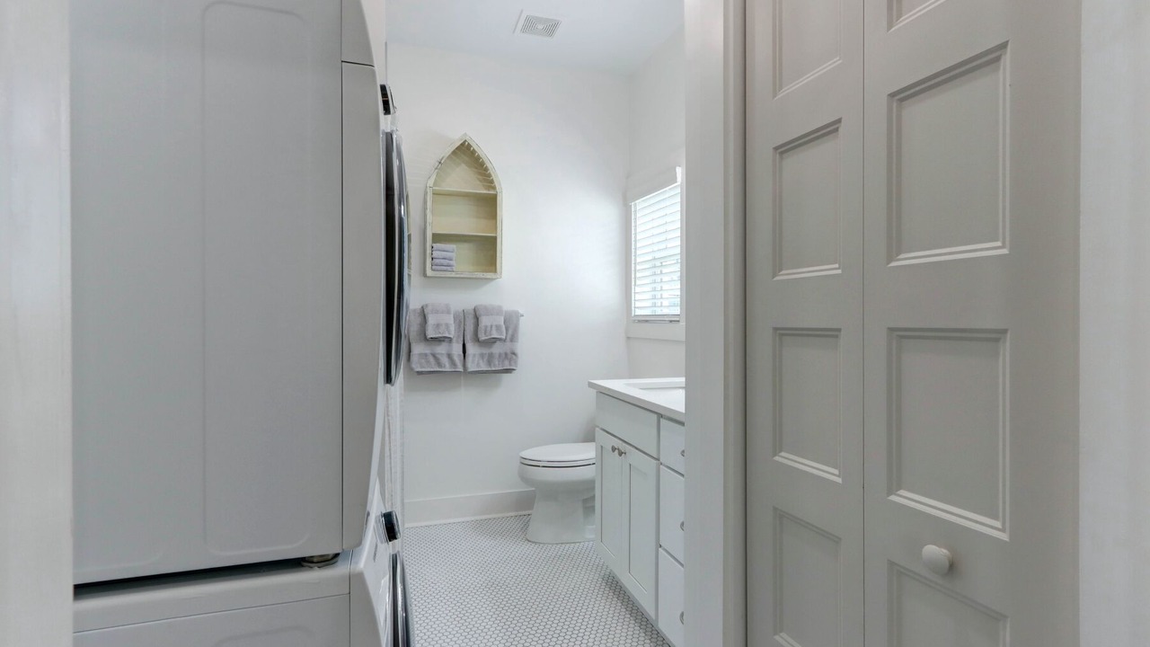 Photo of Bathroom in Thunderbolt