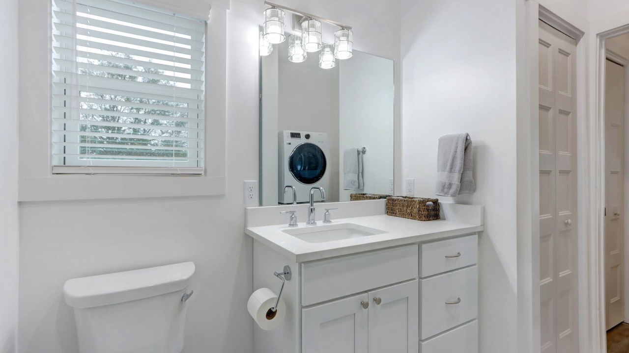 Photo of Bathroom in Thunderbolt