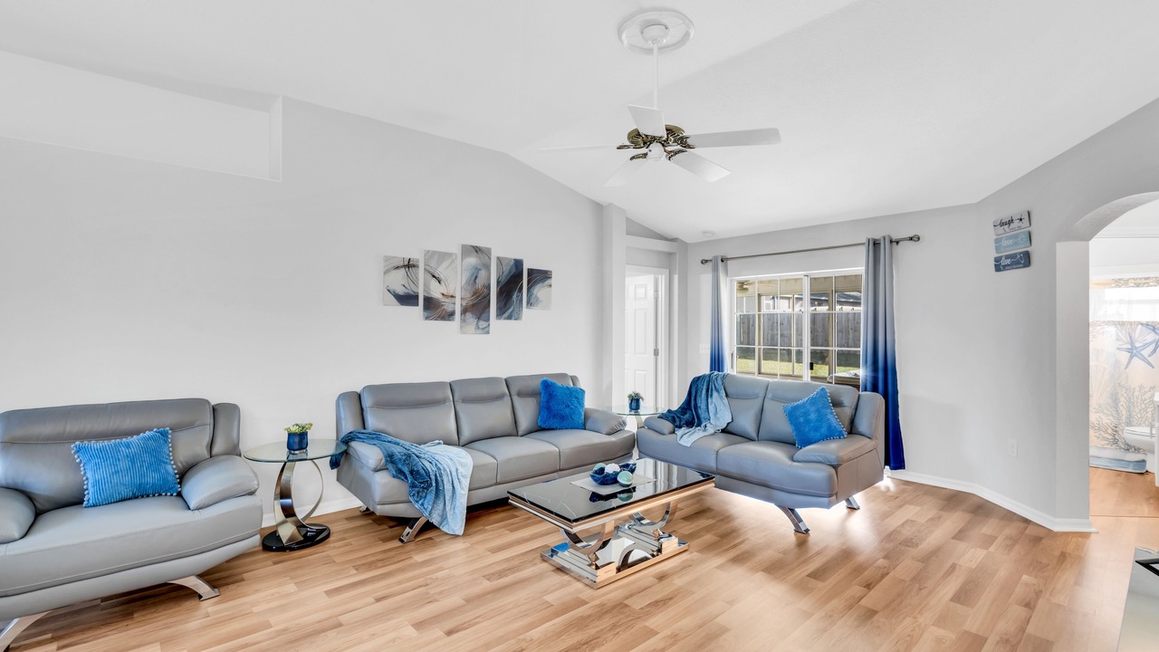 Photo of Livingroom in Boyette Springs