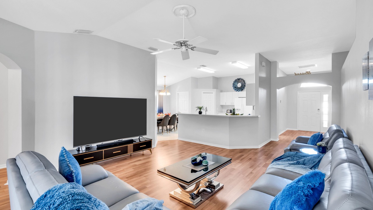Photo of Livingroom in Boyette Springs