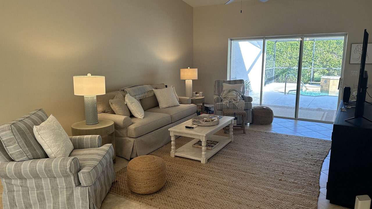 Photo of Livingroom in Calumet Reserve