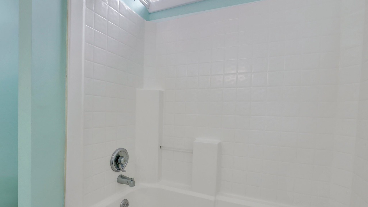 Photo of Bathroom in Thunderbolt