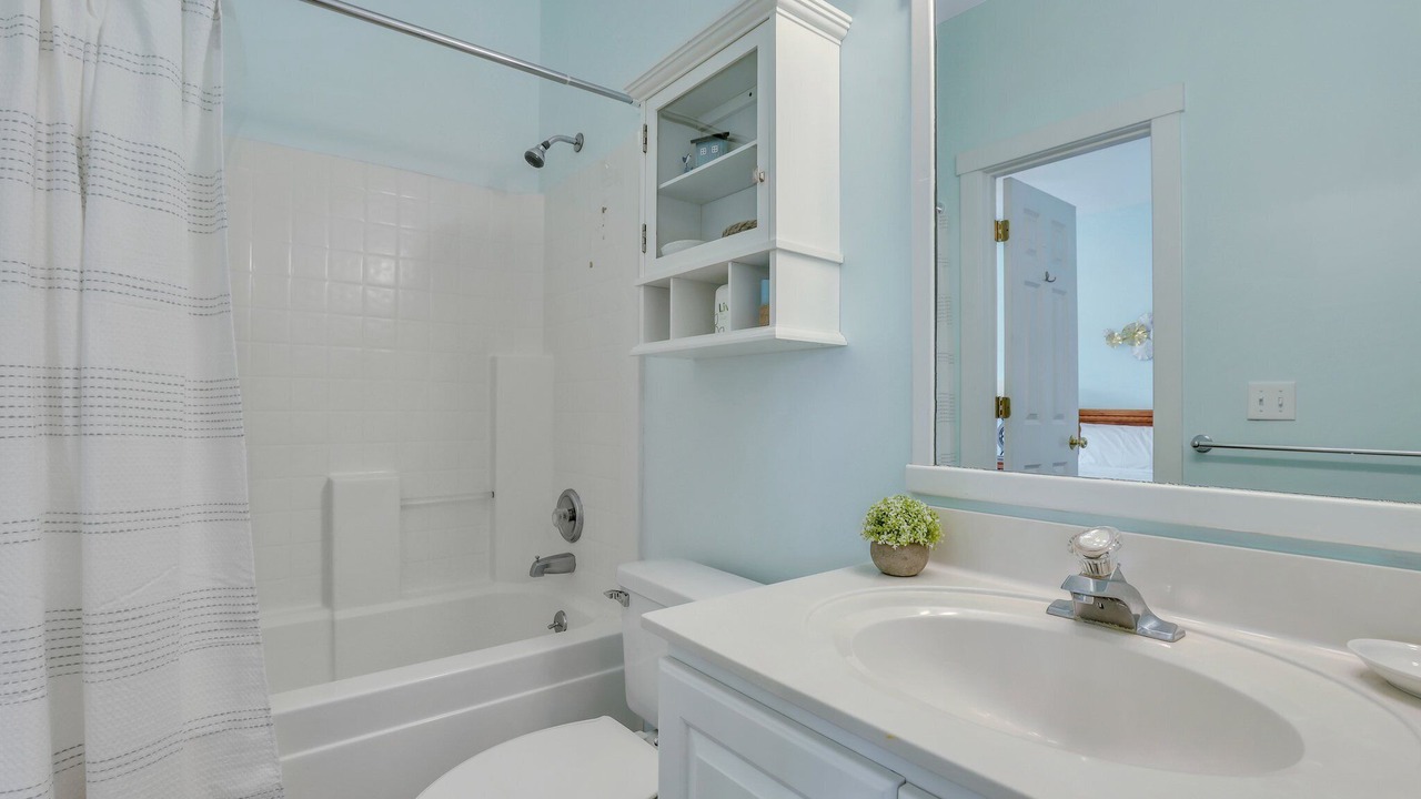 Photo of Bathroom in Thunderbolt