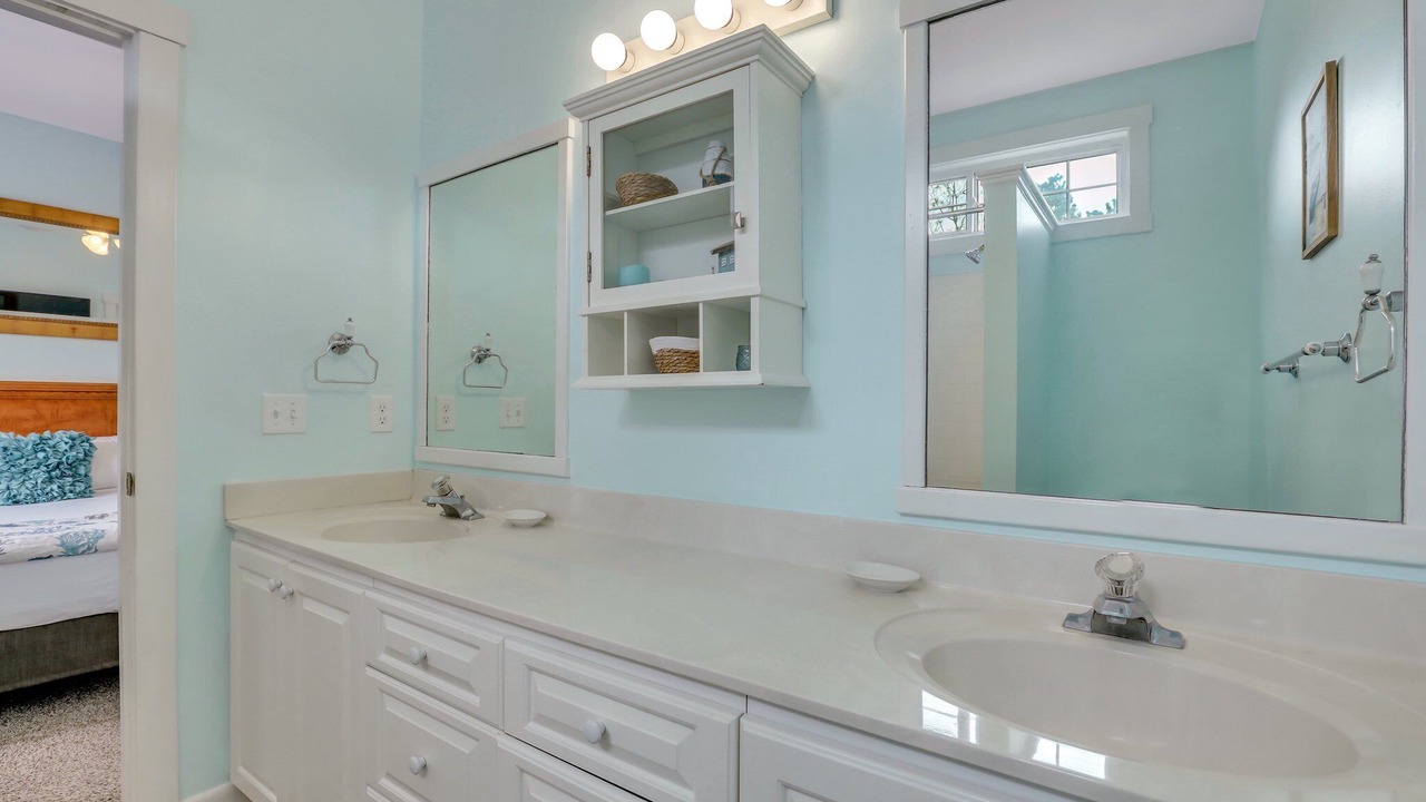 Photo of Bathroom in Thunderbolt
