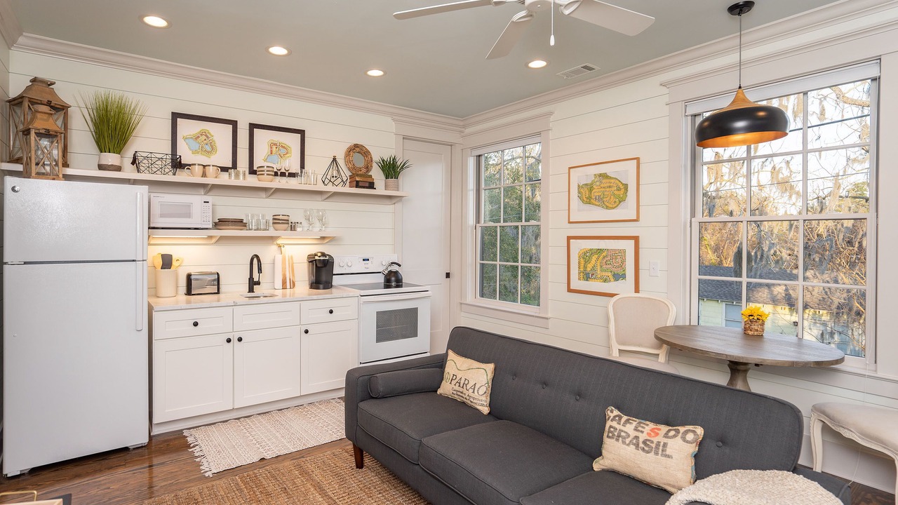 Photo of Livingroom in Northwest Quadrant