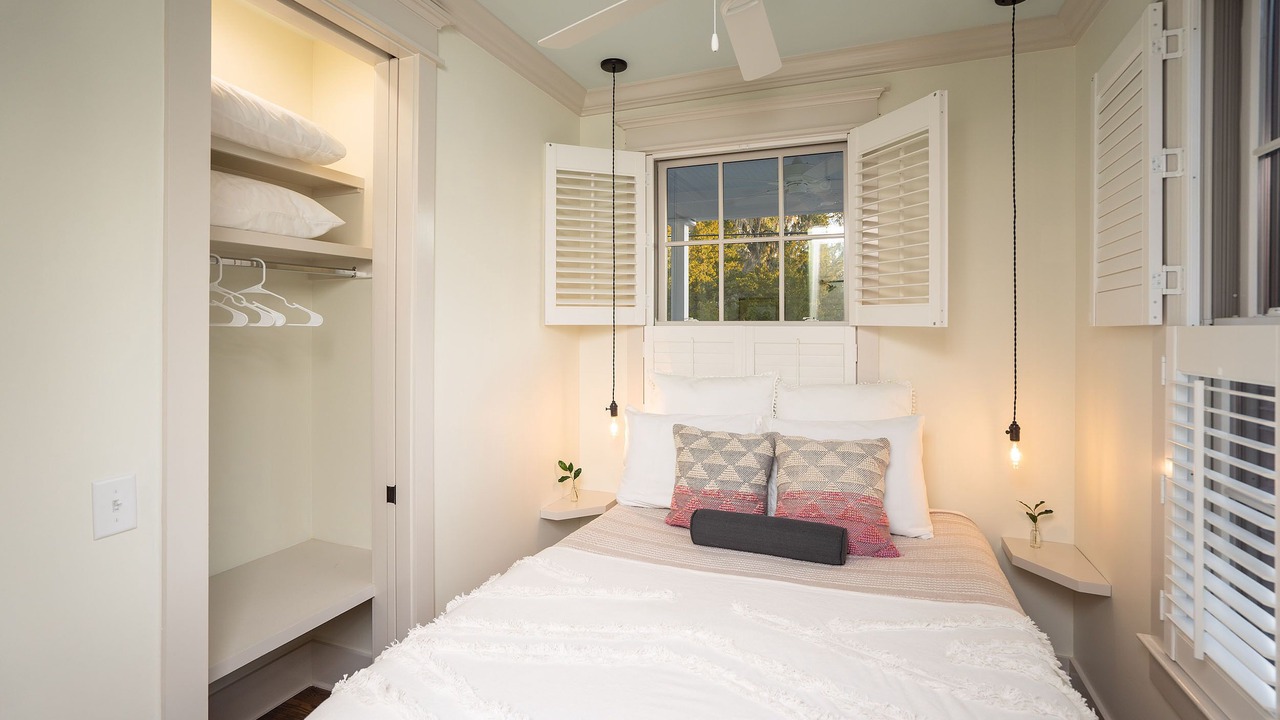 Photo of Bedroom in Northwest Quadrant