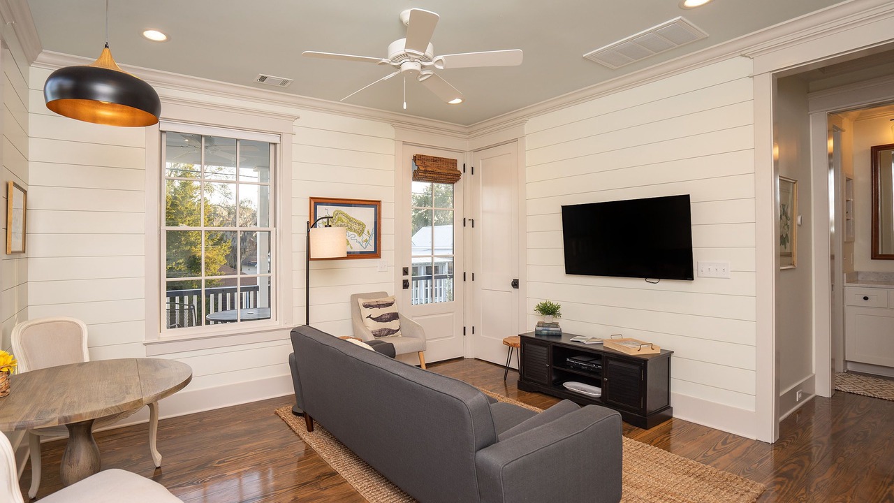 Photo of Livingroom in Northwest Quadrant