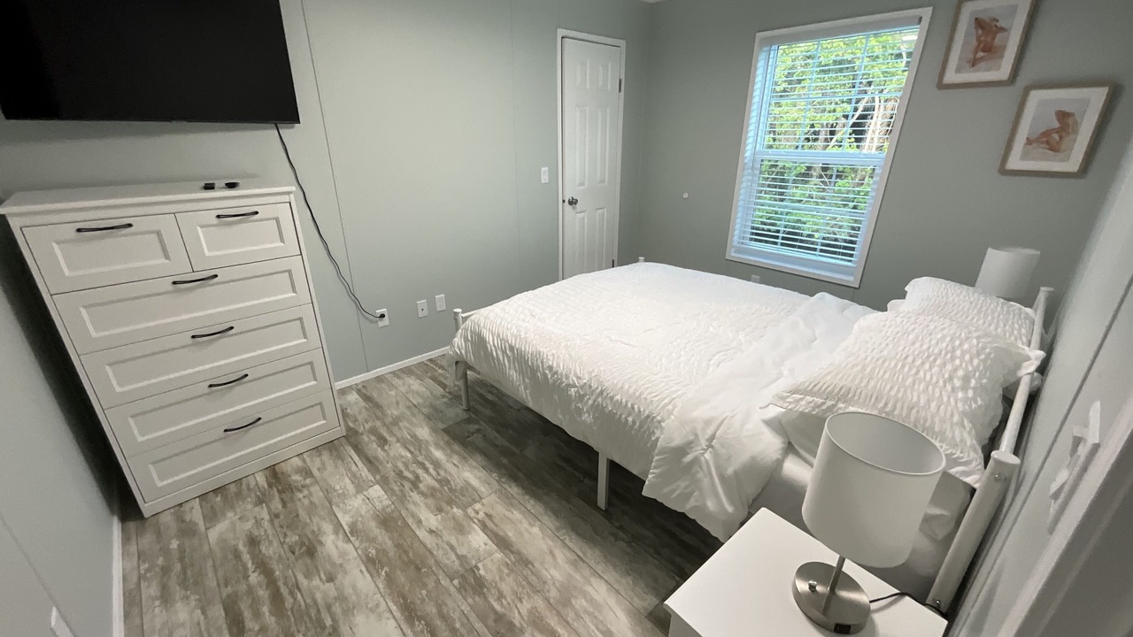 Photo of Bedroom in Henderson Creek Park