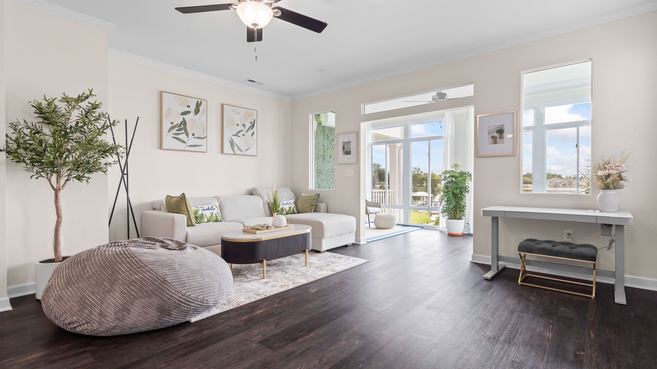 Photo of Livingroom in Jacksonville