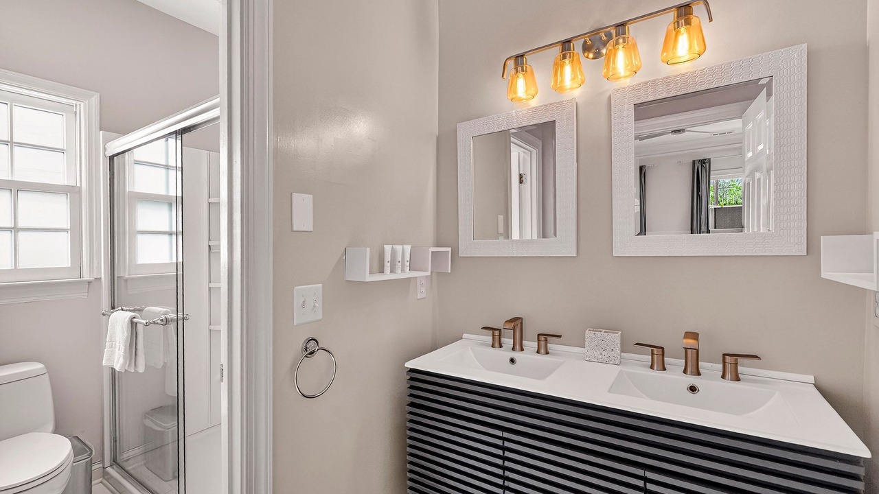 Photo of Bathroom in Beach Institute