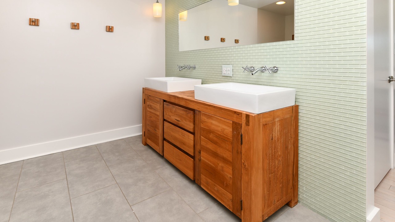 Photo of Bathroom in Inlet Harbour
