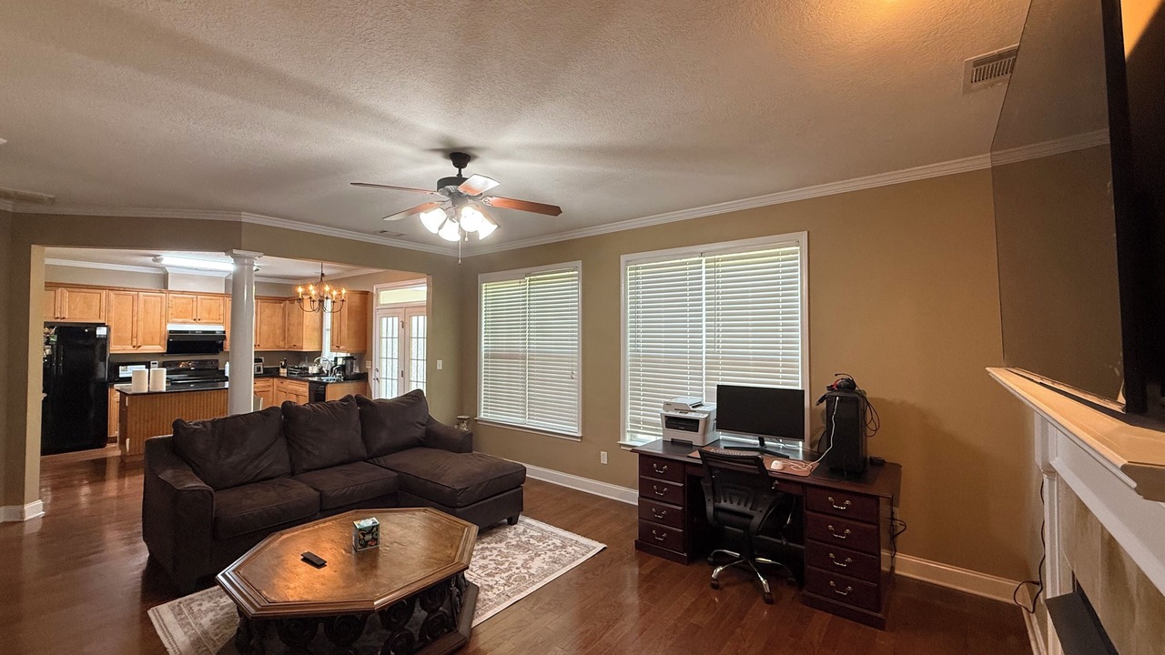 Photo of Livingroom in Evans