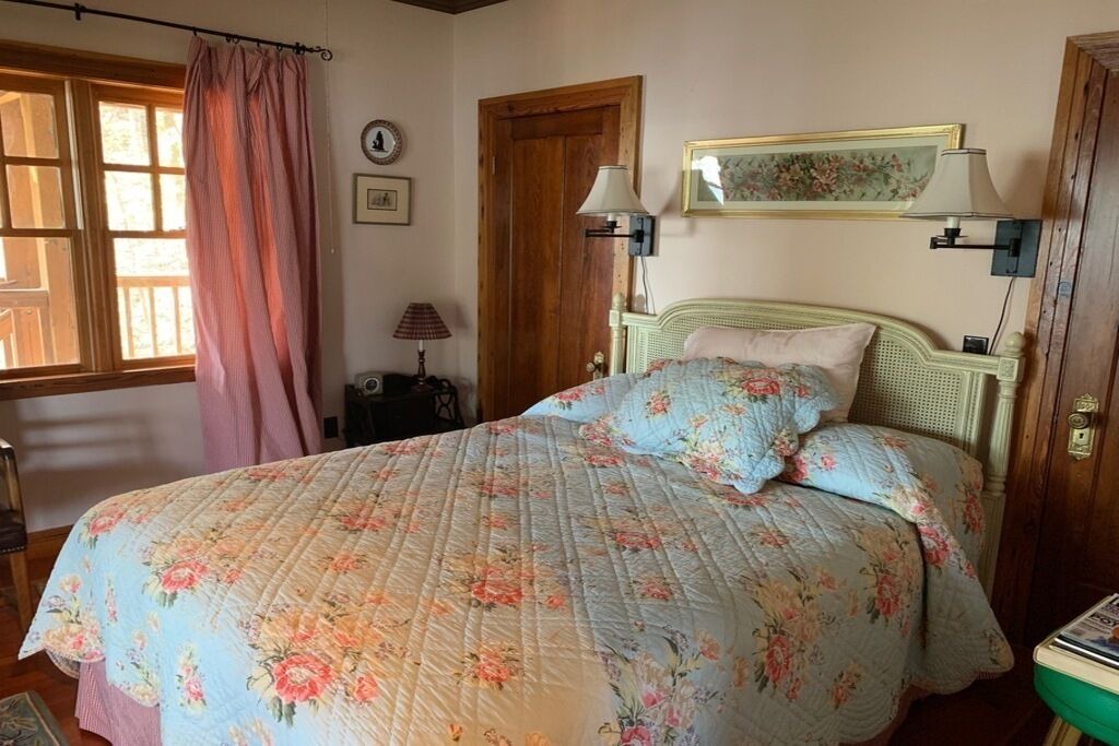Photo of Bedroom in Salem