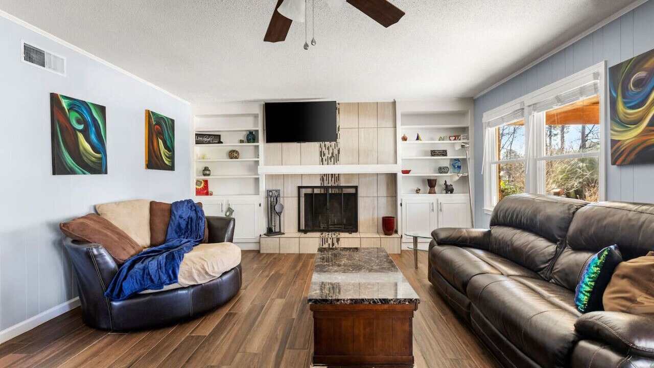 Photo of Livingroom in Seven Oaks