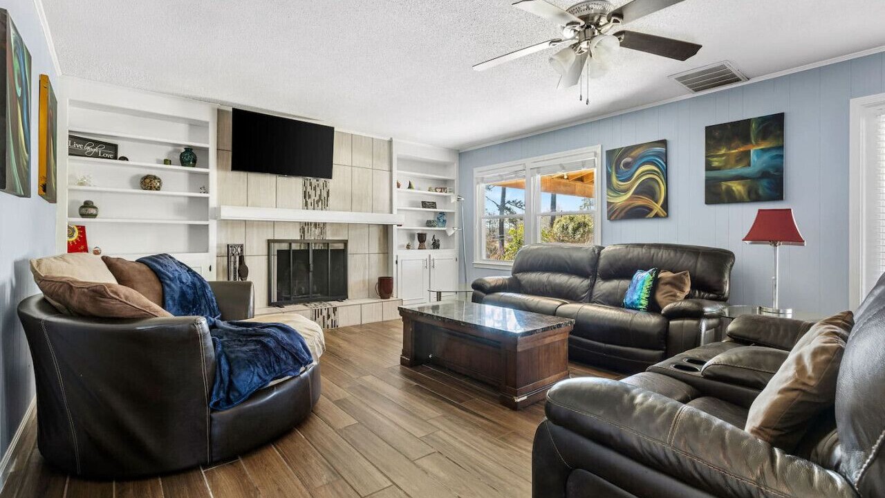 Photo of Livingroom in Seven Oaks