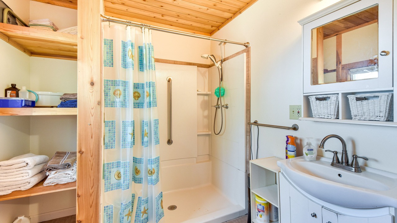 Photo of Bathroom in Arcade