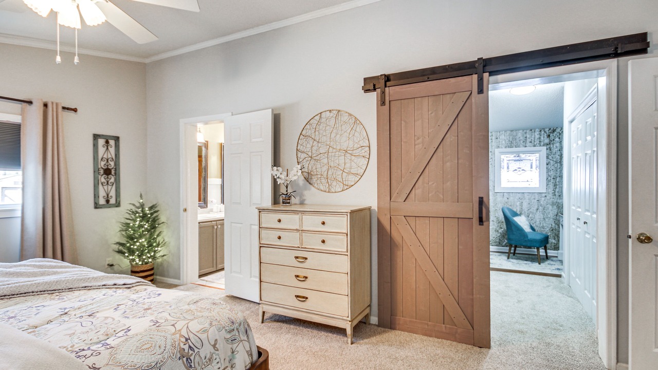 Photo of Bedroom in Greenwood County