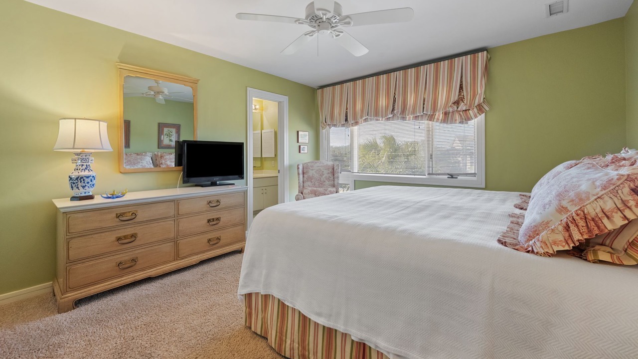 Photo of Bedroom in Debordieu Colony