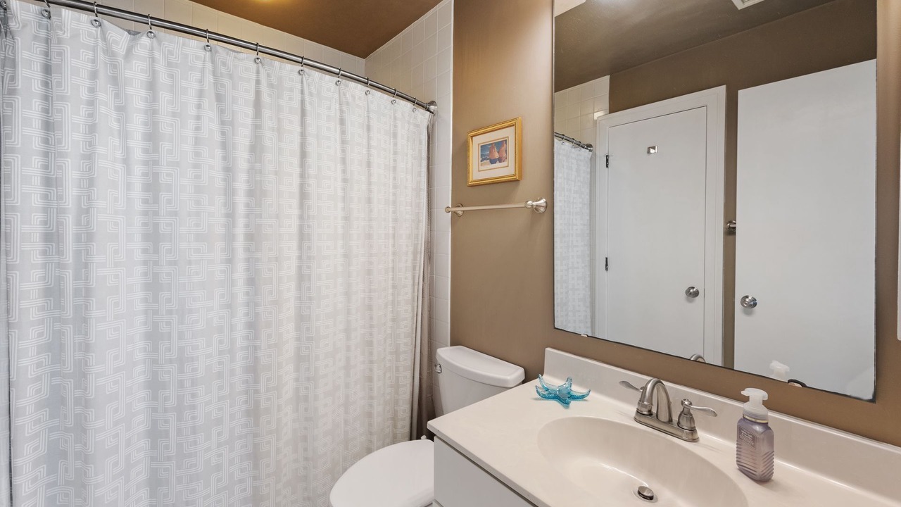 Photo of Bathroom in Debordieu Colony