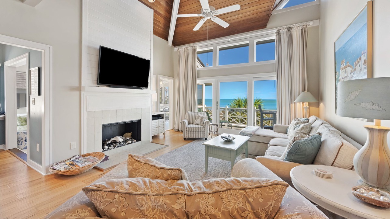 Photo of Livingroom in Debordieu Colony