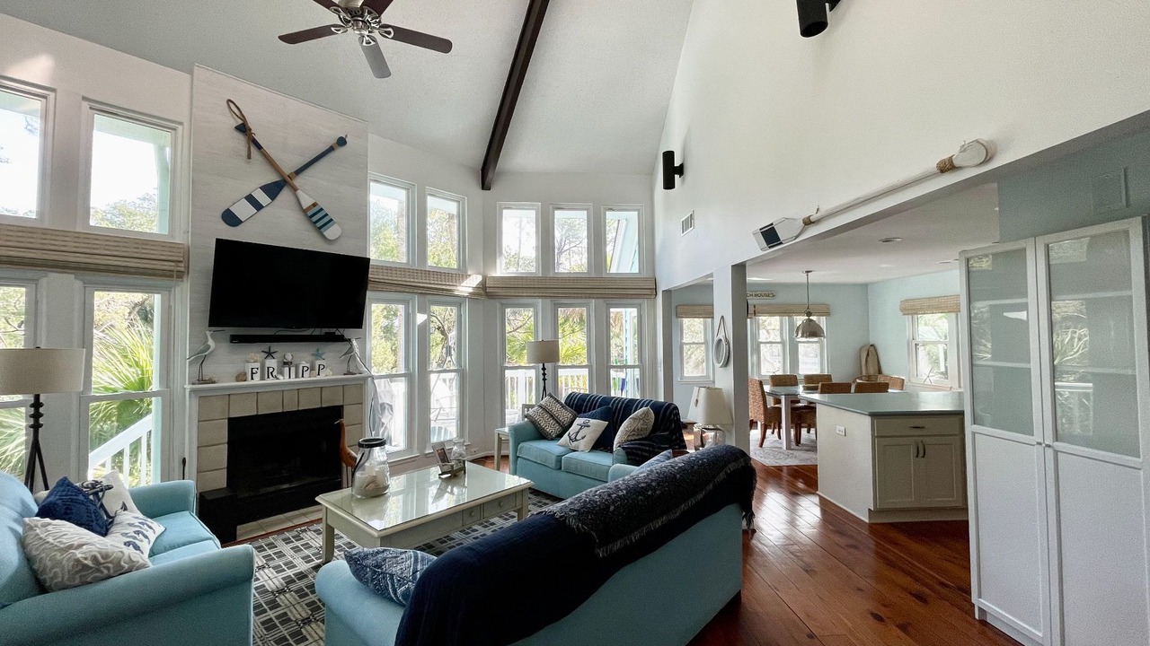 Photo of Livingroom in Deer Lake