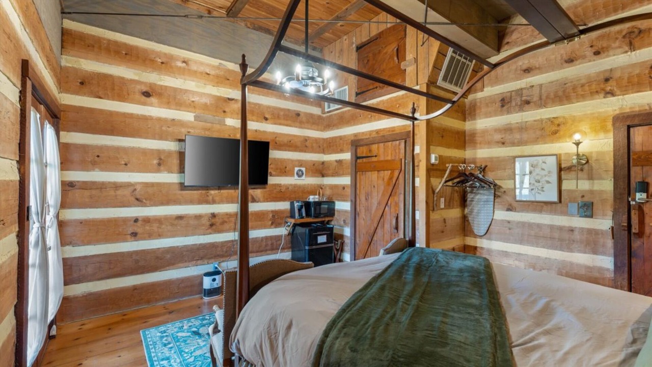 Photo of Bedroom in Townsend