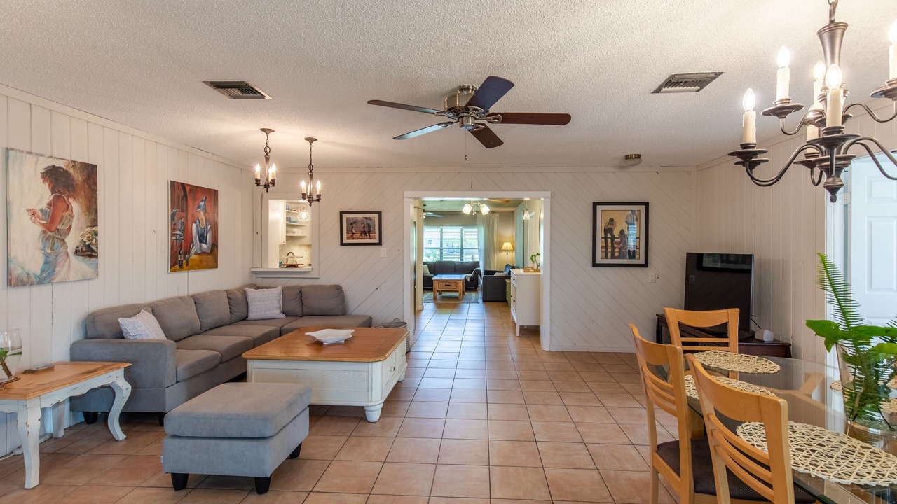Photo of Livingroom in Florida Ridge
