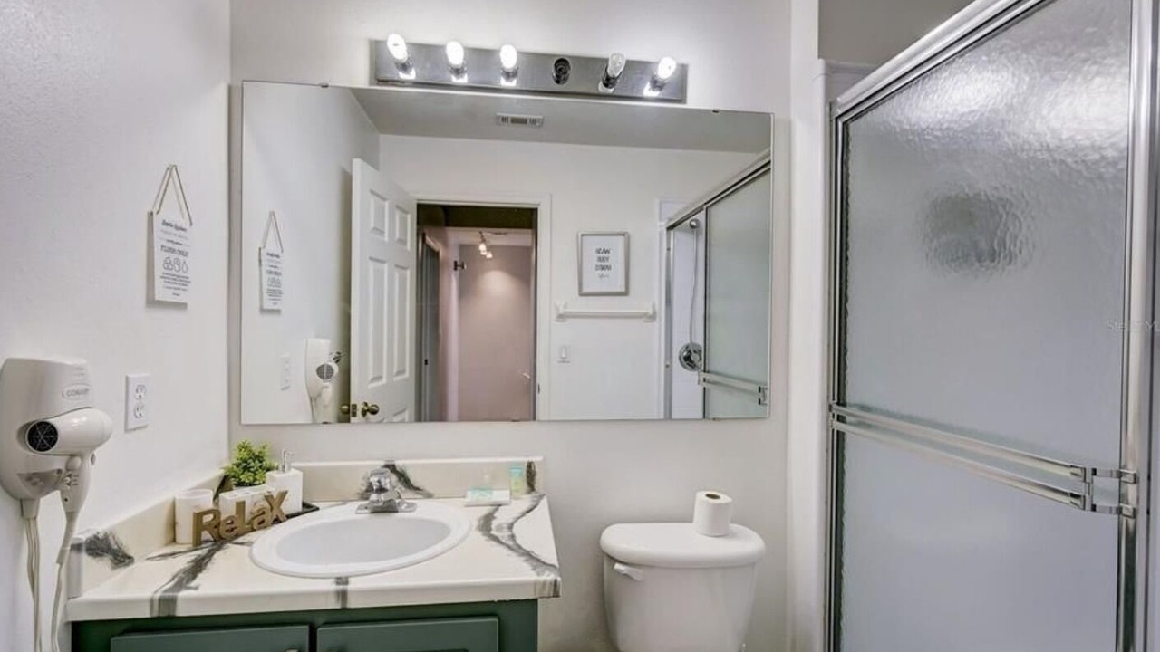 Photo of Bathroom in Seasons