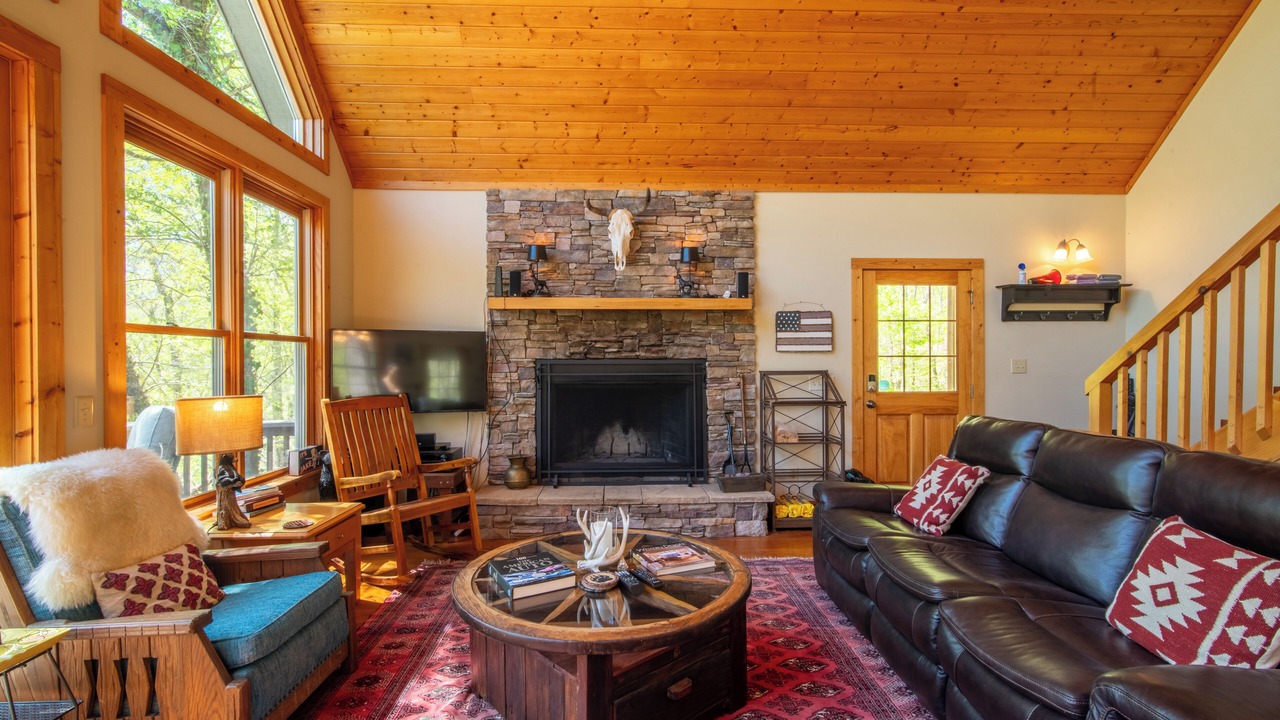 Photo of Livingroom in Cullowhee