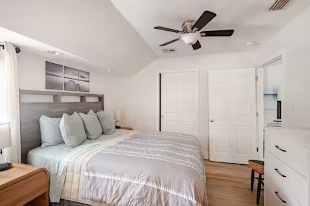Photo of Bedroom in Roseland